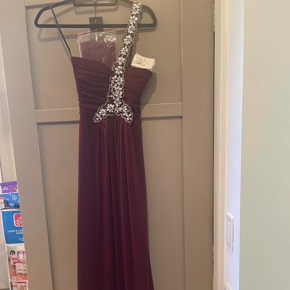 Full length gown. Never worn with wrap. Size 3/4.